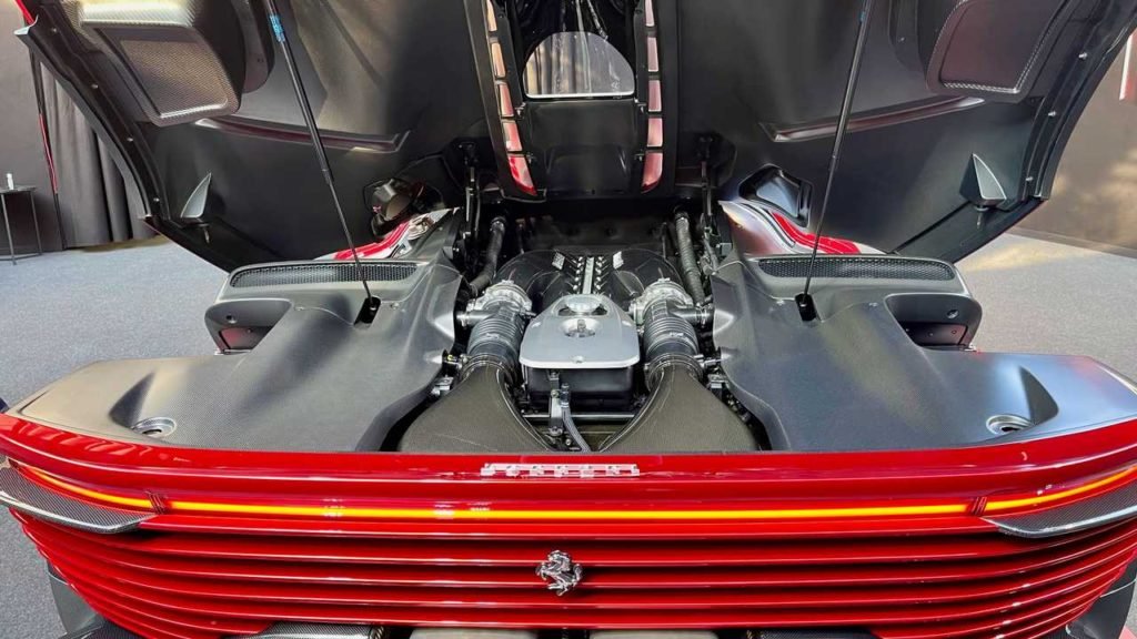Ferrari Daytona SP3- engine