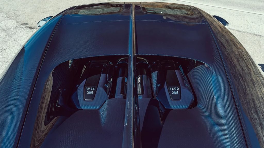 bugatti-chiron-super-sport-Engine cover