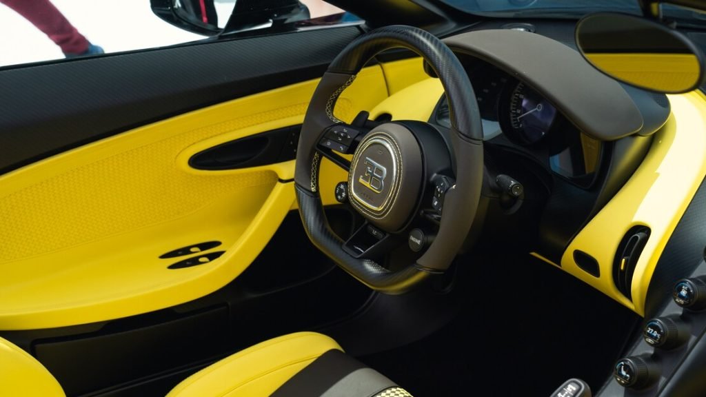 Bugatti-W16-Mistral-interior1