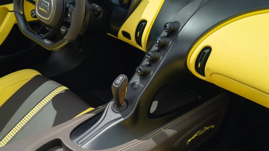 Bugatti-W16-Mistral-interior3