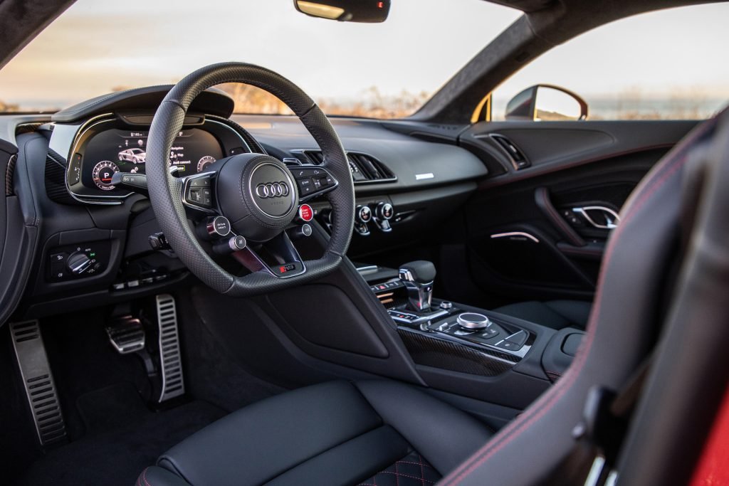 2023-Audi-R8-GT-interior