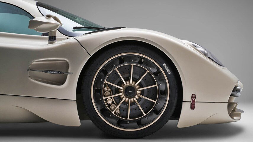 Pagani-Utopia-side-wheel